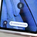 The prompt to customize the lock screen in Android 14