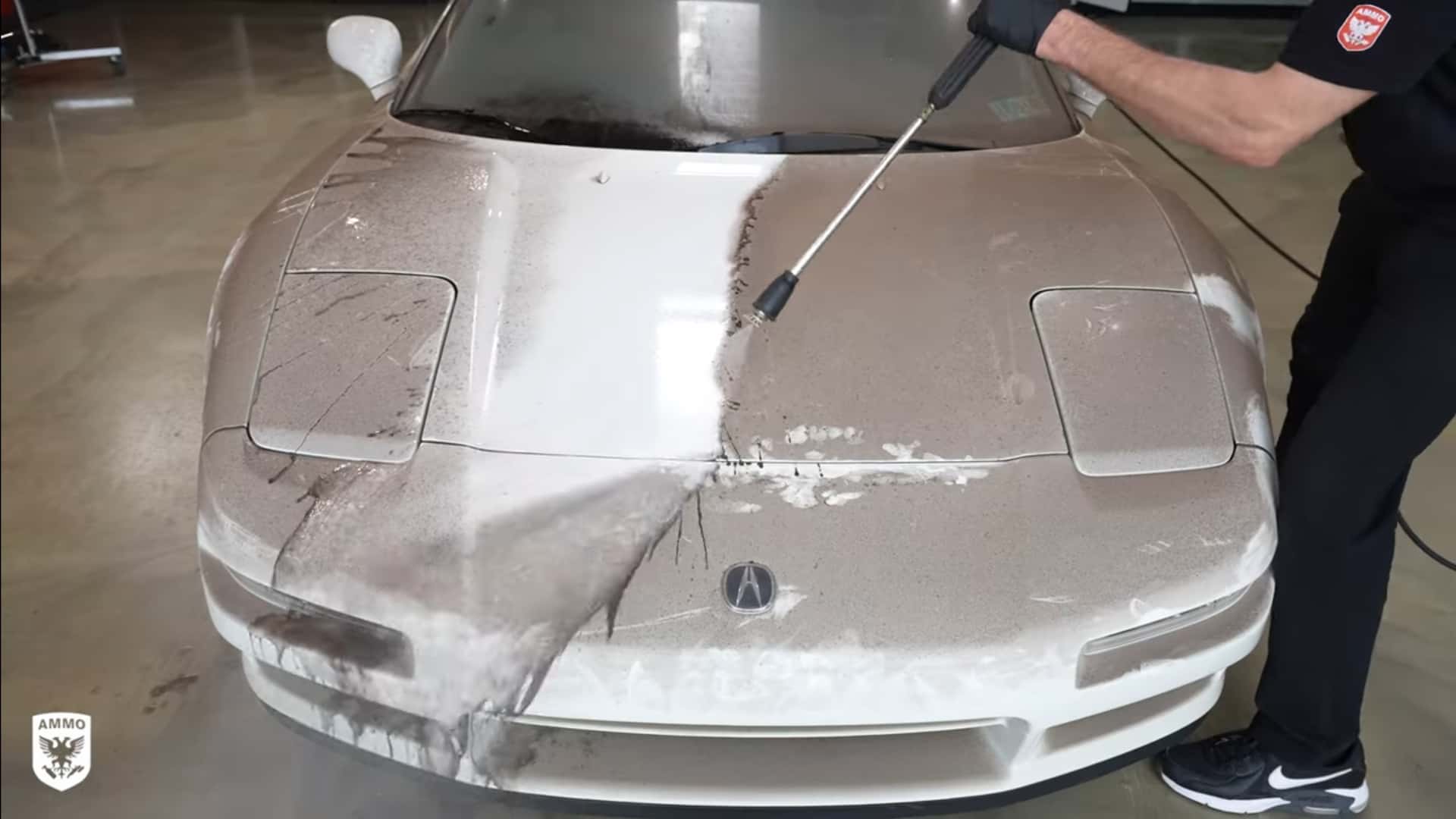 این کپک زده Acura NSX را تماشا کنید که اولین شستشوی خود را پس از 22 سال دریافت می کند