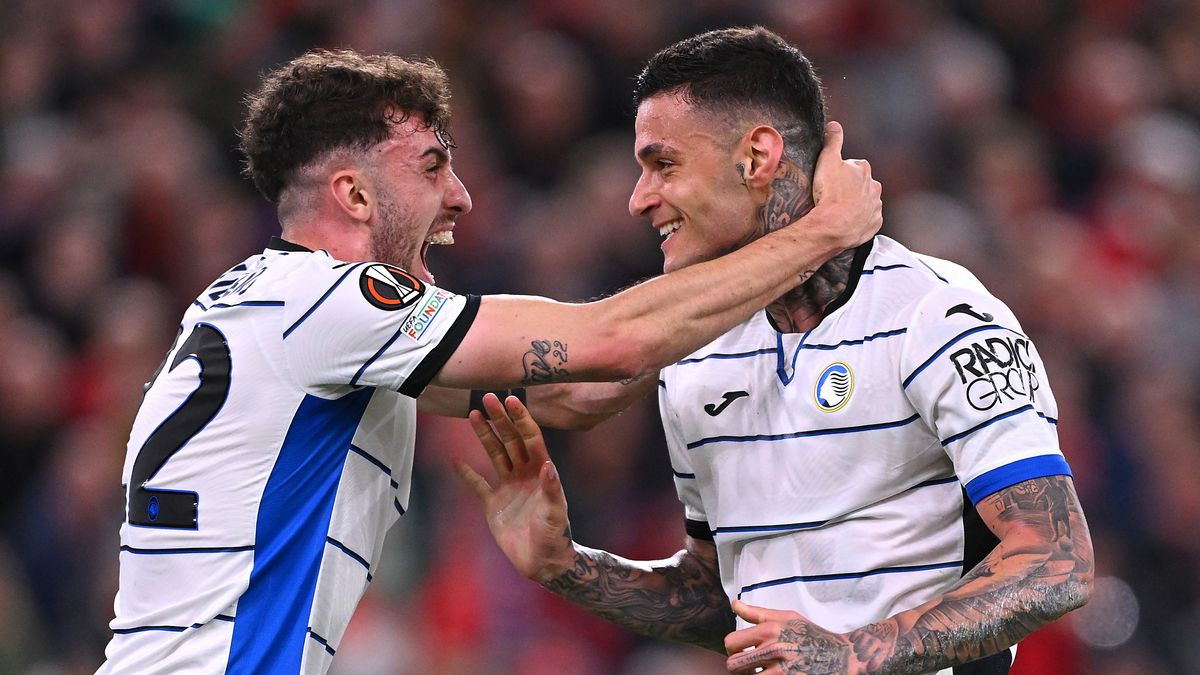 Gianluca Scamacca of Atalanta BC celebrates with Matteo Ruggeri of Atalanta BC ahead of the Atalanta vs