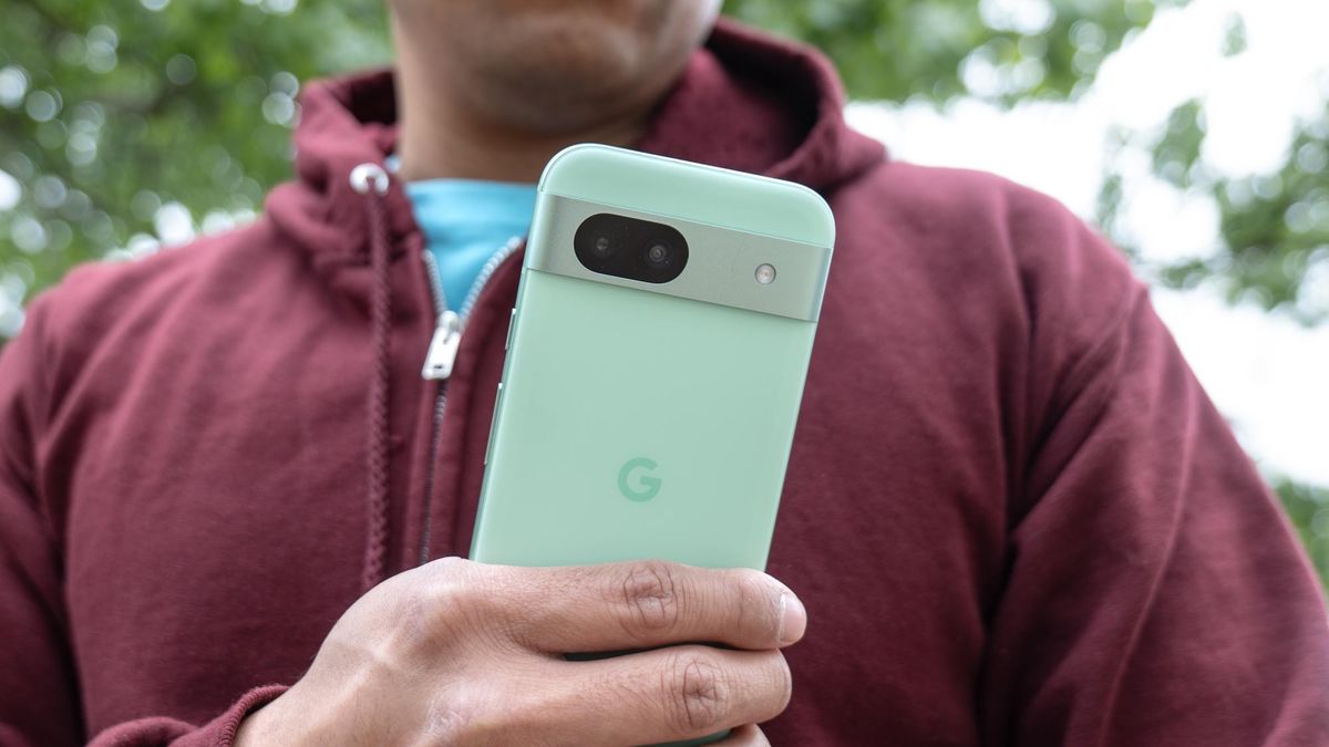 Google Pixel 8a می تواند از طریق USB-C به نمایشگرهای خارجی متصل شود و همه اینها به لطف اندروید 15 بتا است.