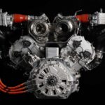 V-8 دو توربوی جدید لامبورگینی 789 اسب بخار تولید می کند و دور در دقیقه به 10000 RPM افزایش می یابد.