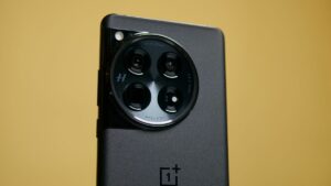 OnePlus 13 می تواند سامسونگ و اپل را با یک صفحه نمایش جدید شکست دهد – در اینجا چگونگی آن است