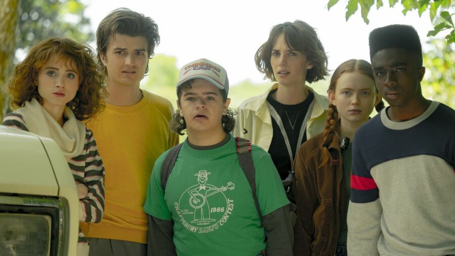 (L to R) Natalia Dyer as Nancy Wheeler, Joe Keery as Steve Harrington, Gaten Matarazzo as Dustin Henderson, Maya Hawke as Robin Buckley, Sadie Sink as Max Mayfield and Caleb McLaughlin as Lucas Sinclair are lined up in Stranger Things 4