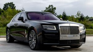 Rolls-Royce Ghost 2024 با امضای تام برادی در حراج گذاشته شد