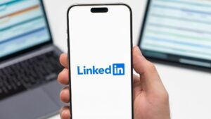 LinkedIn داده‌های شما را جمع‌آوری می‌کند تا هوش مصنوعی را آموزش دهد – در اینجا نحوه انصراف آمده است