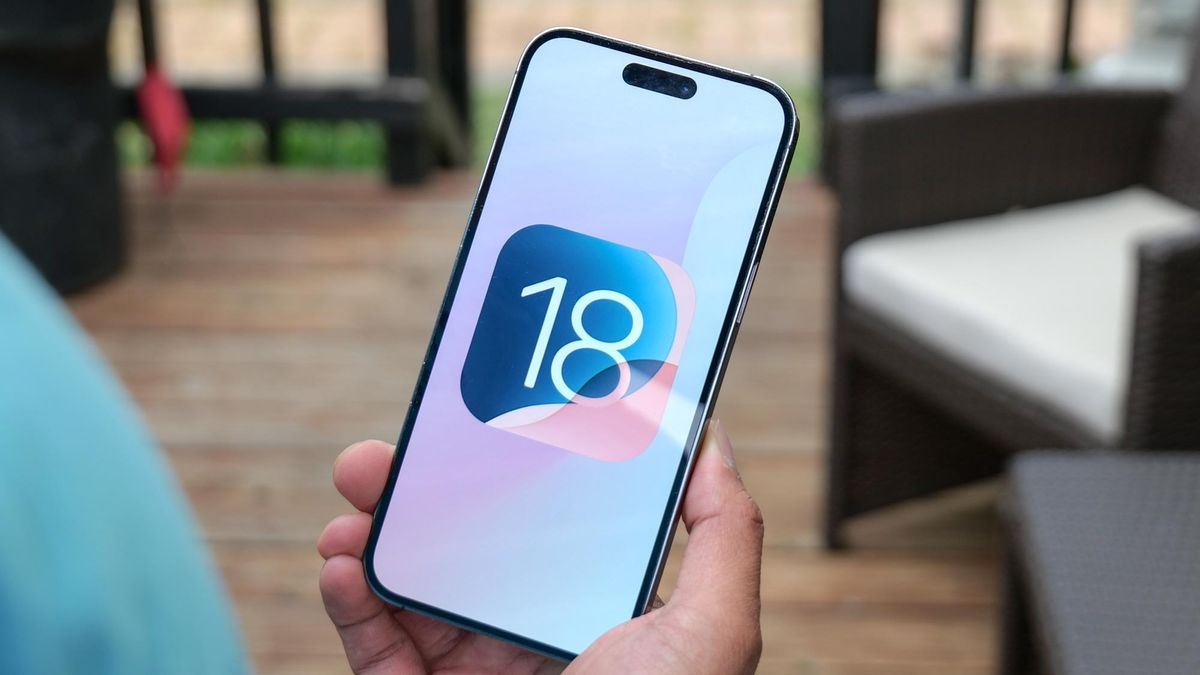 iOS 18 logo show on iPhone.