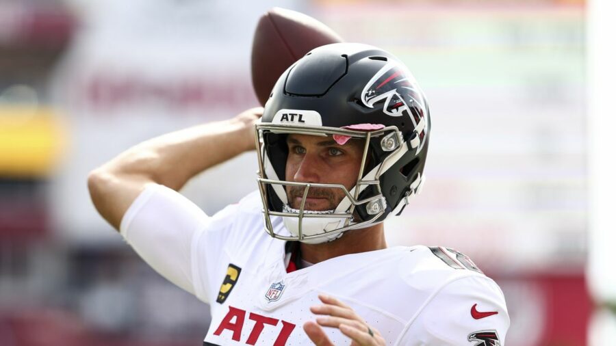 Kirk Cousins #18 of the Atlanta Falcons warms up prior to the Falcons vs Cowboys in Week 9 of the NFL 2024/25 season.