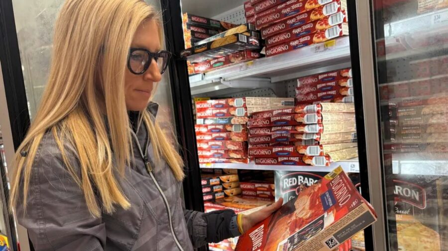 Woman shopping while wearing Ray-Ban Meta Smart Glasses