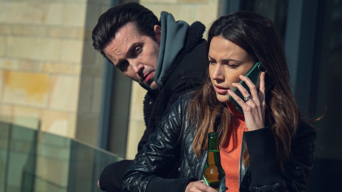 Emmett J. Scanlan and Michelle Keegan (L-R) in Netflix's &quot;Fool Me Once&quot;