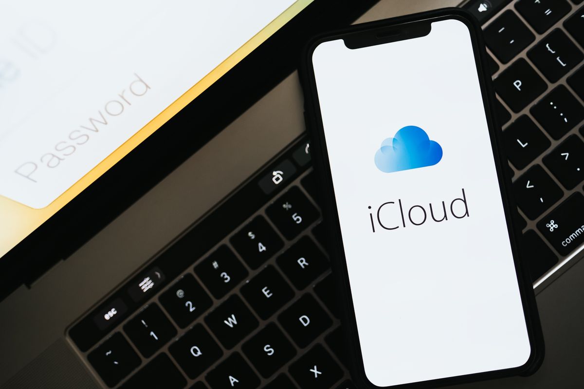 چگونه فایل های iCloud Drive را در مک خود بارگیری کنید