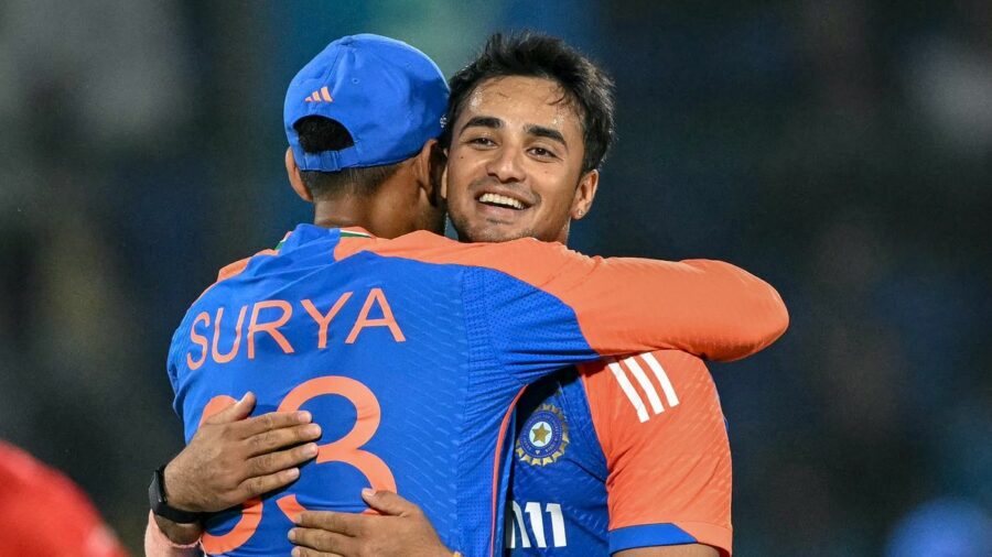 India's Abhishek Sharma celebrates with his captain Suryakumar Yadav (L) after taking a wicket in the build up to the South Africa vs India 1st T20 2024 live stream from Kingsmead