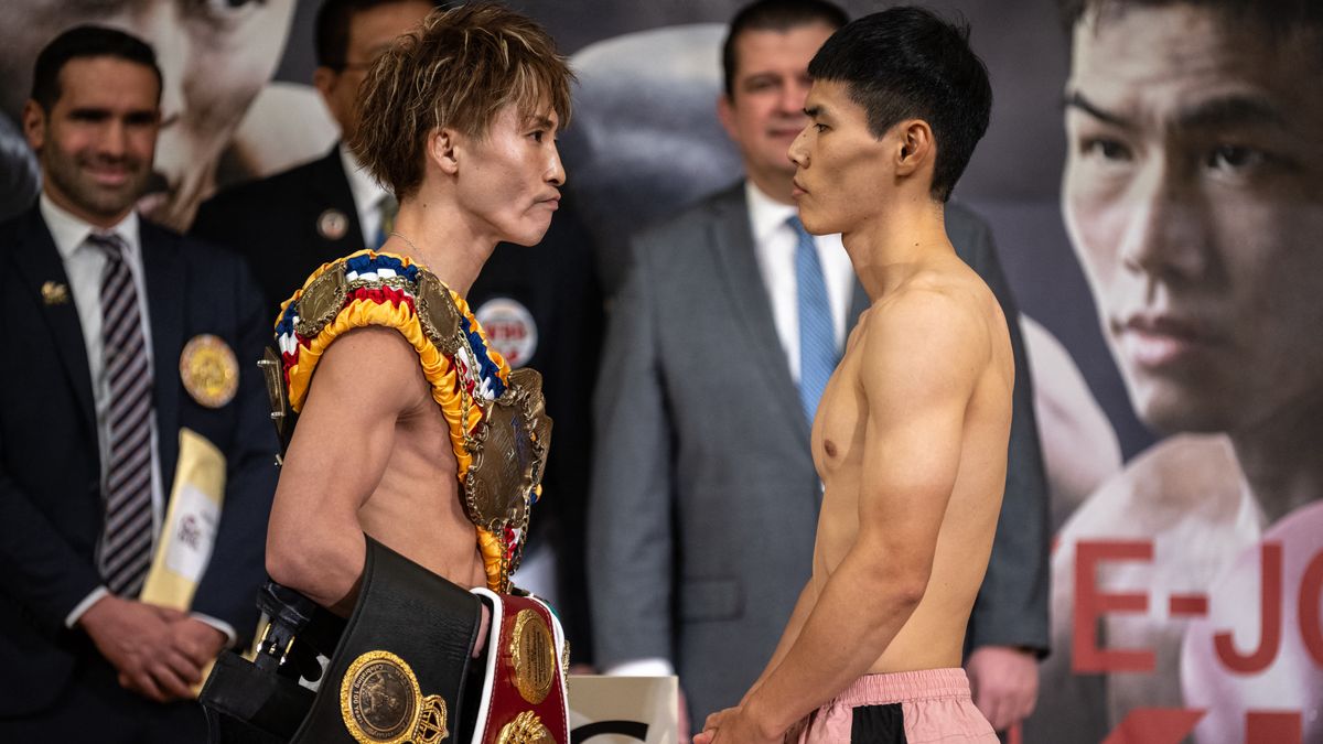 پخش زنده Inoue vs Kim: نحوه تماشای بوکس آنلاین، کارت مبارزه، زمان شروع، شانس Inoue and Kim face eachother during a weigh-in