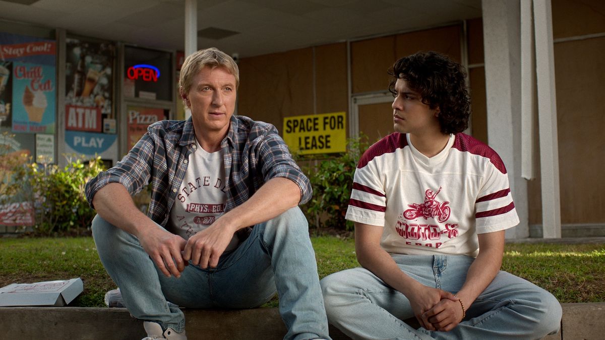 این بازیکنان "Cobra Kai" آخرین فصل نمایش را در Paleyfest LA جشن می گیرند William Zabka and Xolo Maridueña in Cobra Kai season 6