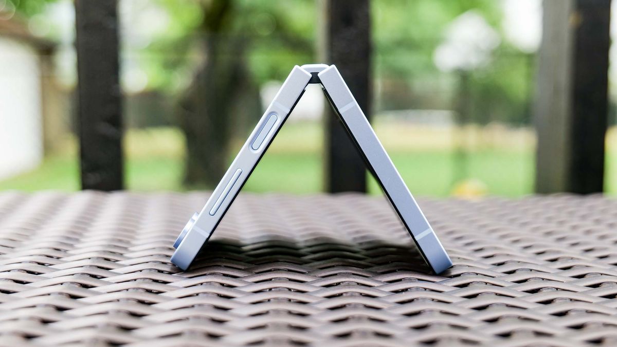 مشخصات پردازنده Samsung Galaxy Z Flip 7 بسیار متفاوت از S25 است مشخصات پردازنده Samsung Galaxy Z Flip 7 بسیار متفاوت از S25 است