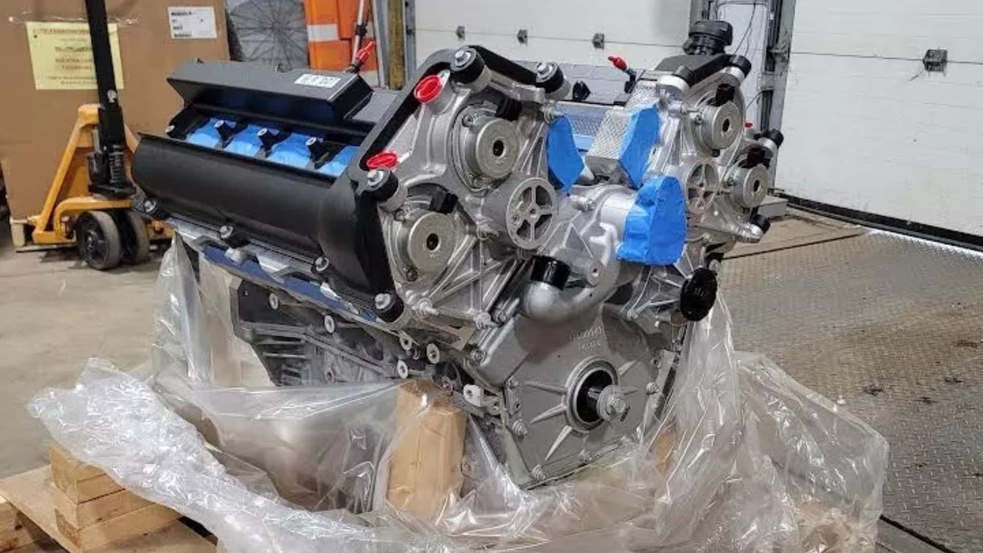LS Swap را فراموش کنید. به جای آن این موتور جعبه کادیلاک XLR-V را دریافت کنید LS Swap را فراموش کنید. به جای آن این موتور جعبه کادیلاک XLR-V را دریافت کنید