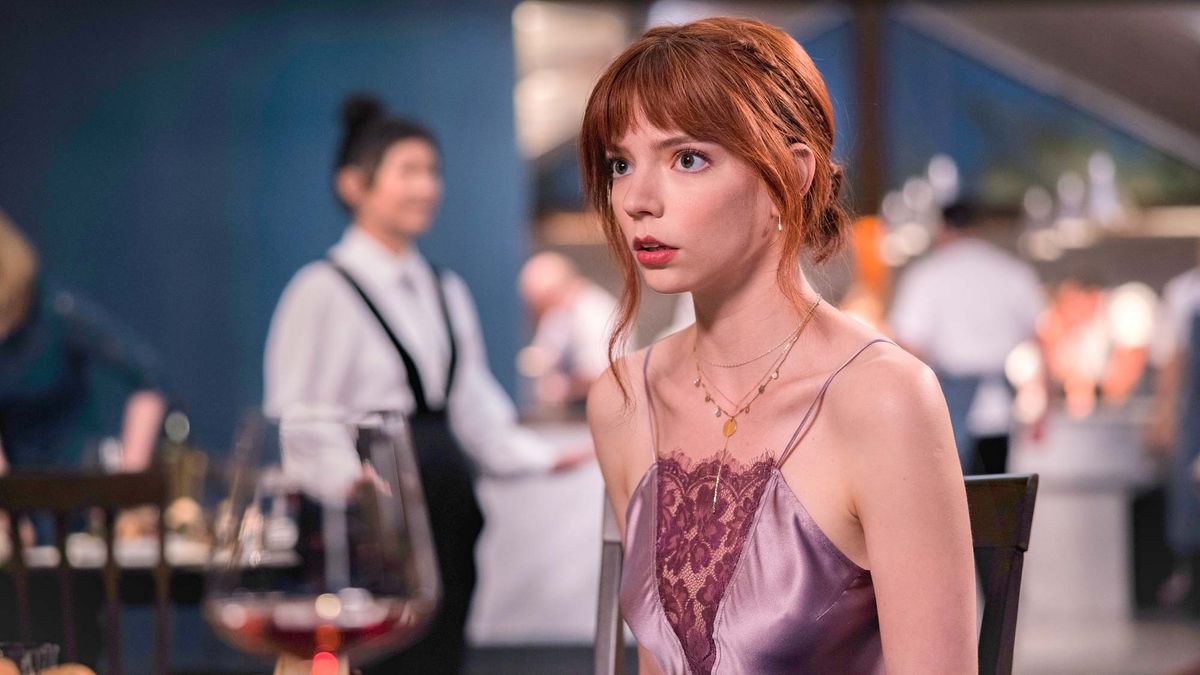 یکی از بهترین فیلم های تنشی تاریک تاکنون بهترین 10- 'Netflix است Anya Taylor-Joy as Margot in the film THE MENU