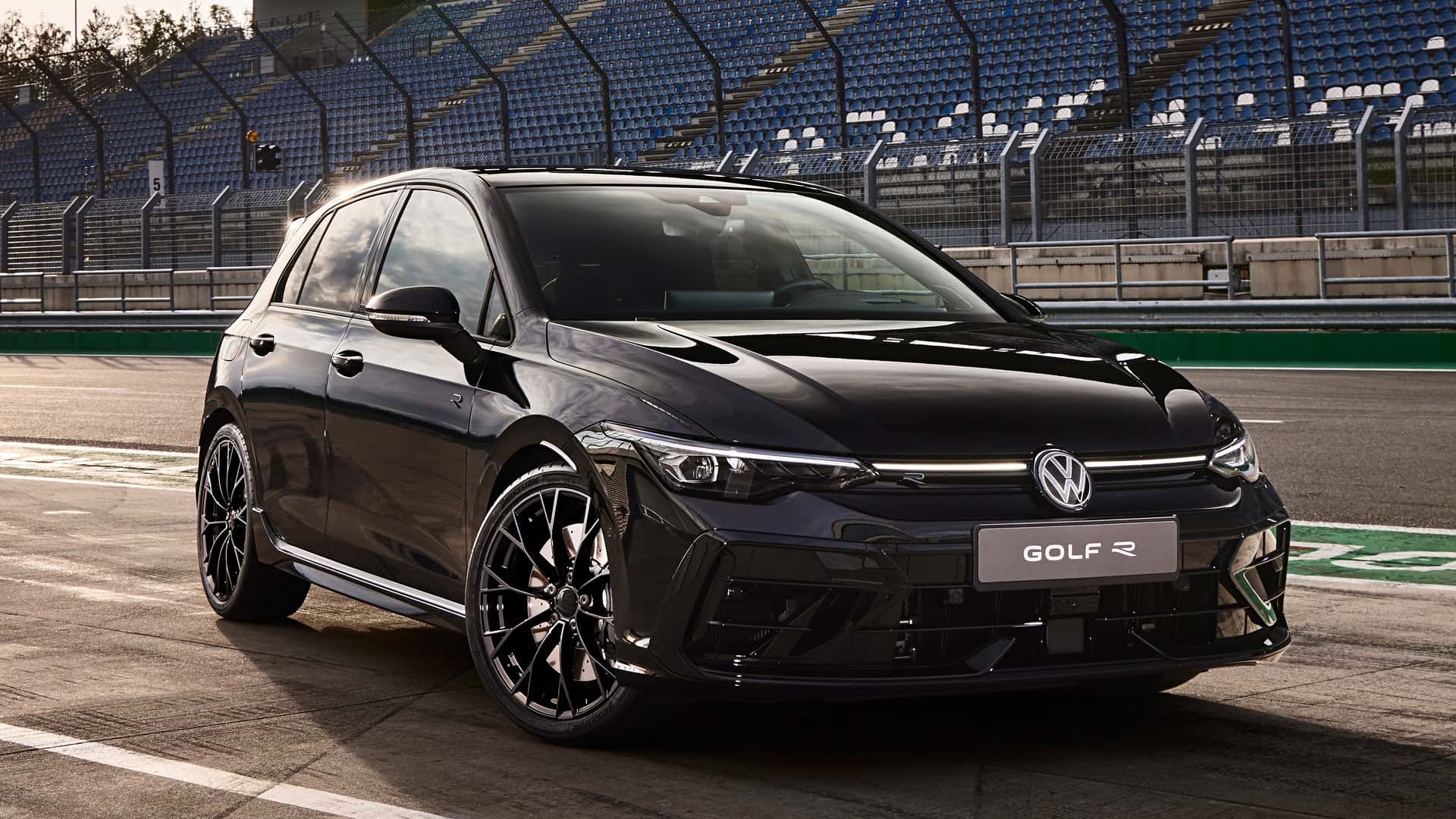Volkswagen Golf R در حال حاضر یک ماشین 50،000 دلاری است