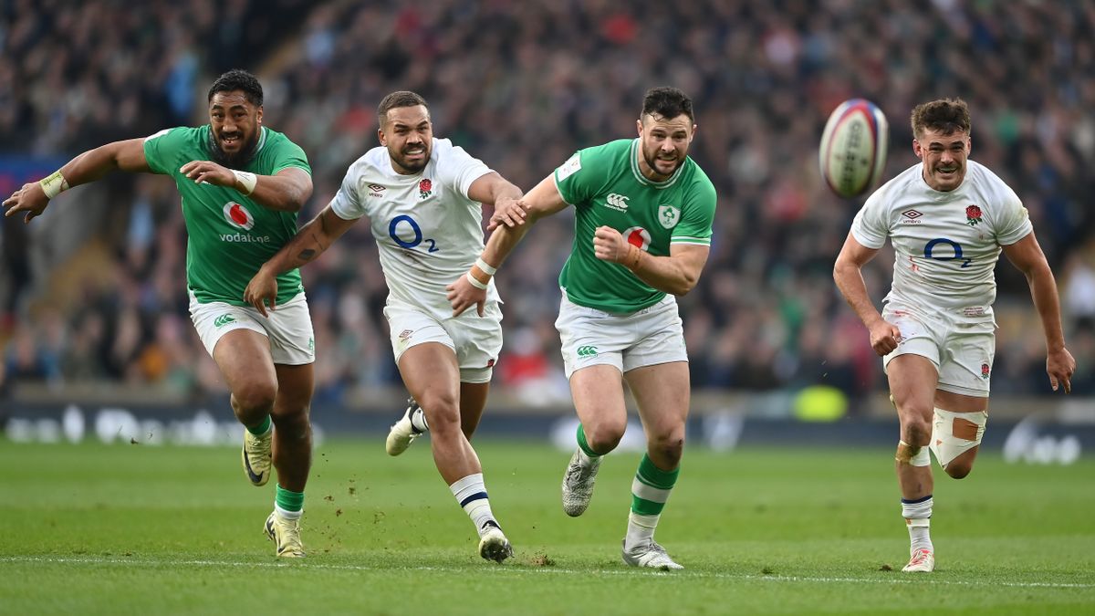 ایرلند در مقابل England Live Live Stream: نحوه تماشای زیر 2025 ملت آنلاین Two Ireland and two England players run towards the ball during a Six Nations game in 2024