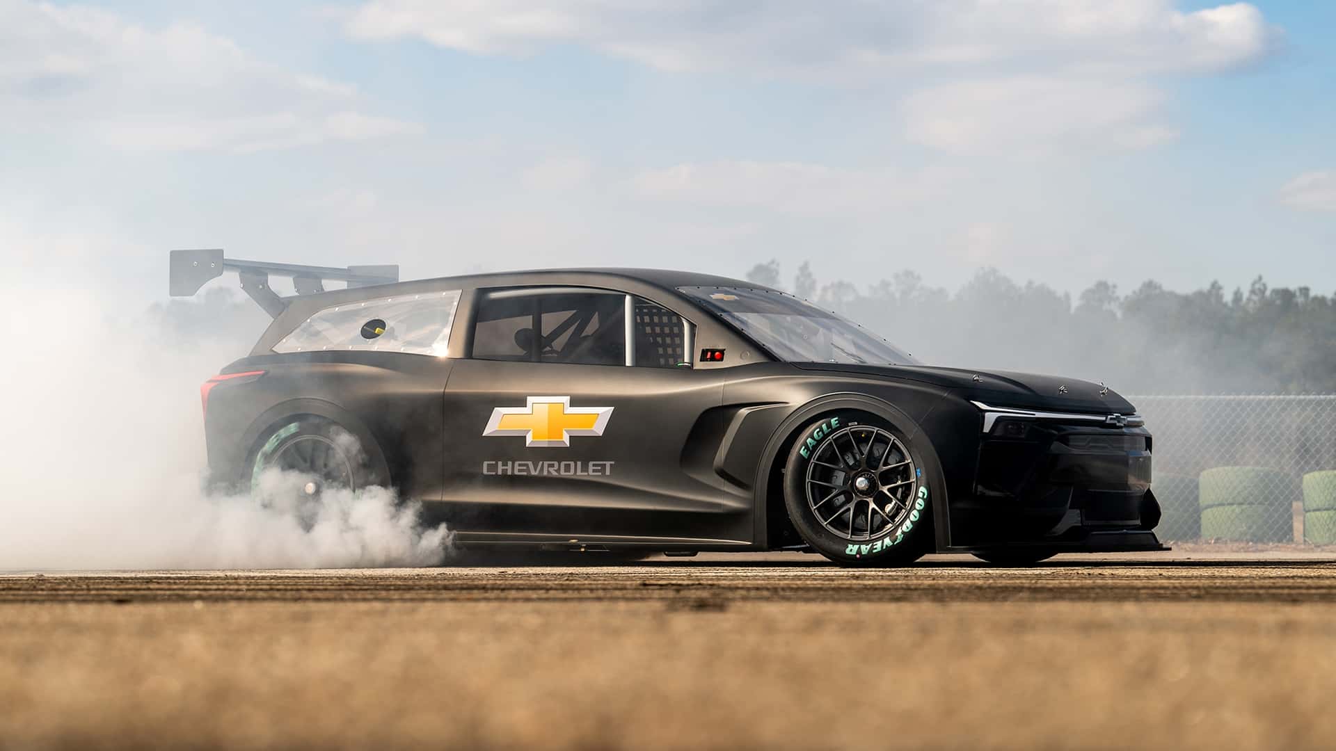 نمونه اولیه NASCAR برقی Chevy یک بلیزر است
