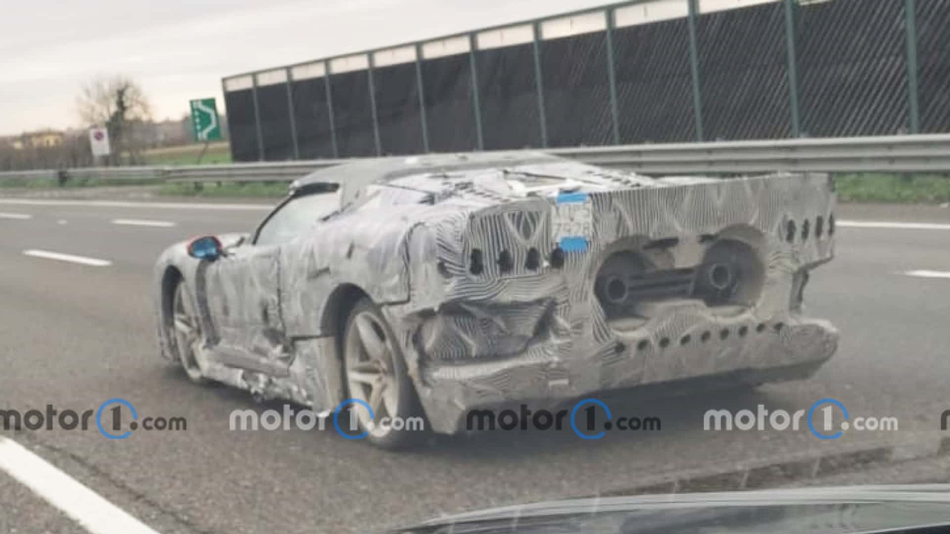 جاسوسی سوپراسپرت جدید فراری با استتار خنده دار خنده دار