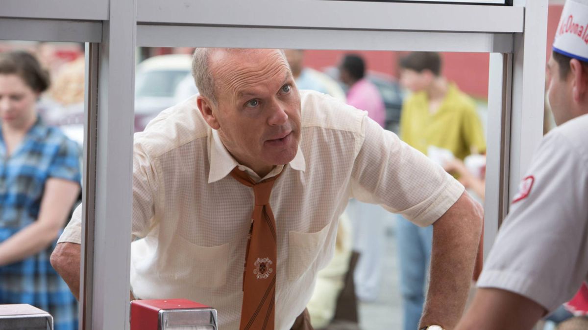 نتفلیکس یکی از فیلم های راحتی مورد علاقه من - و یک زندگی نامه عجیب و غریب را دریافت کرد Michael Keaton as Ray Kroc in "The Founder" now streaming on Netflix