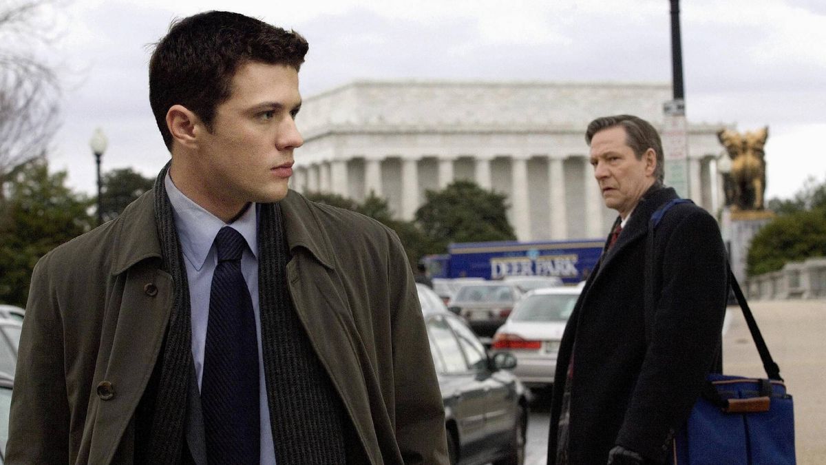 Prime Video فقط یک هیجان جاسوسی همهجانبه گرفت - و مبتنی بر یک داستان حقیقت تکان دهنده است (L-R) Ryan Phillippe as Eric O'Neill and Chris Cooper as Robert Hanssen in "Breach"