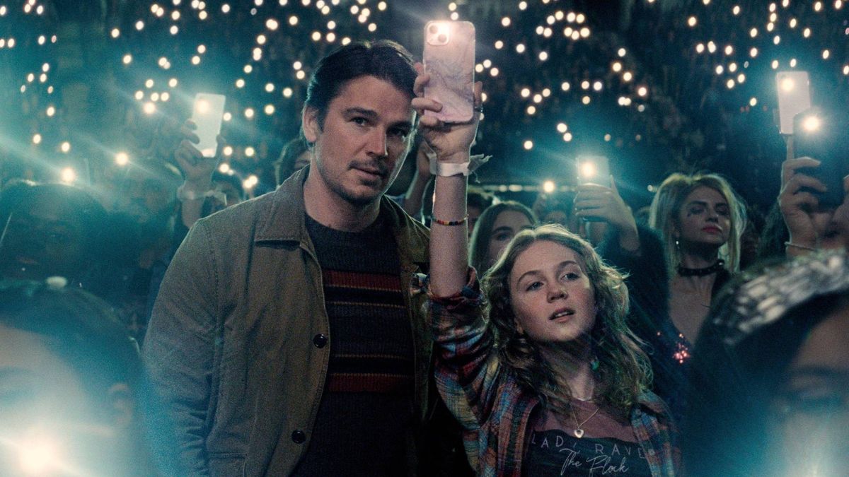 10 فیلم برتر Netflix - در حال حاضر ارزش تماشای 3 را دارد (L-R) Josh Hartnett as Cooper and Ariel Donoghue as Riley in "Trap"