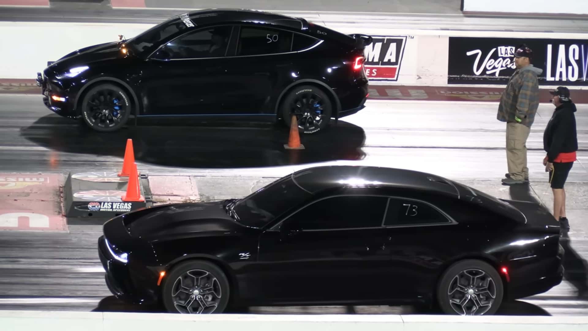 Charger Daytona با Tesla Model Y در ساکت ترین مسابقه درگ در جهان مقابله می کند