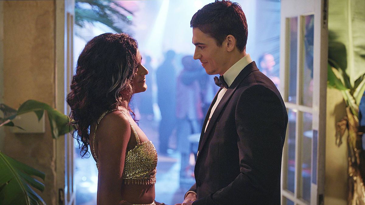 Prime Video Top 10 ، Bridgerton 'Bubbly Romcom با بازی "سیمون اشلی" 3 فیلم برای تماشای 3 فیلم Simone Ashley and Hero Fiennes Tiffin in "Picture This" now streaming on Prime Video
