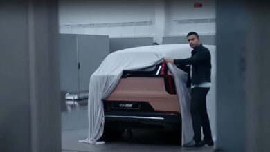 در اینجا نگاهی اولیه به Volvo EX60 آورده شده است