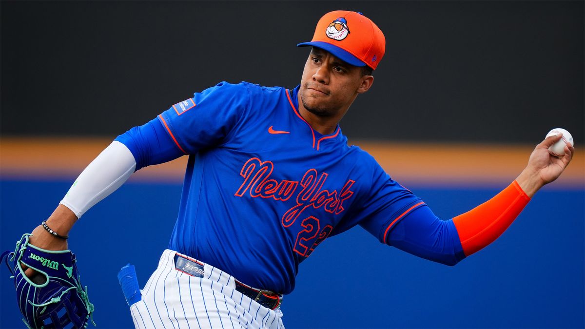 MLB Live Stream 2025: چگونه بیس بال لیگ اصلی را از هرجای دیگر تماشا می کنید؟ The New York Mets’ Juan Soto prepares to throw a ball