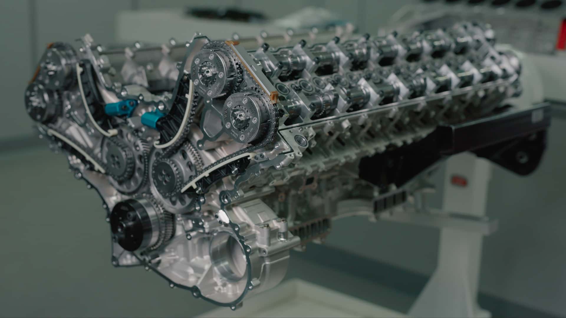 V-16 جدید Bugatti دارای یک سیستم زمان بندی عجیب است