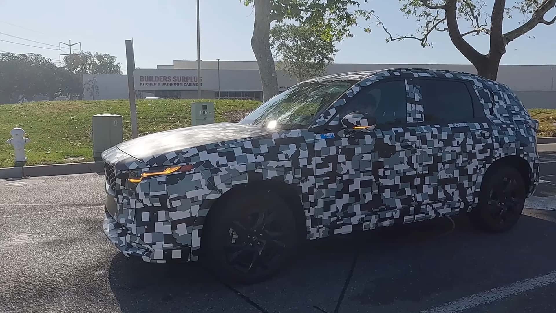 ترافیک جدید Mazda CX-5 دنبال شد ترافیک جدید Mazda CX-5 دنبال شد